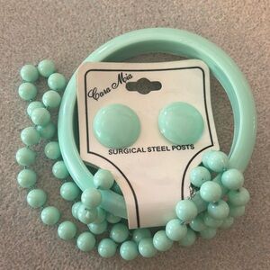 Vintage 1980s Minty Green Cara Mia Ear/Neck/Bracelet Set In Original Packaging